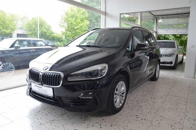 Black sapphire metallic Gebraucht 2019 BMW 218 Gran Tourer Van / Kleinbus | 21.950 € (Teuer) - Bild 1/4