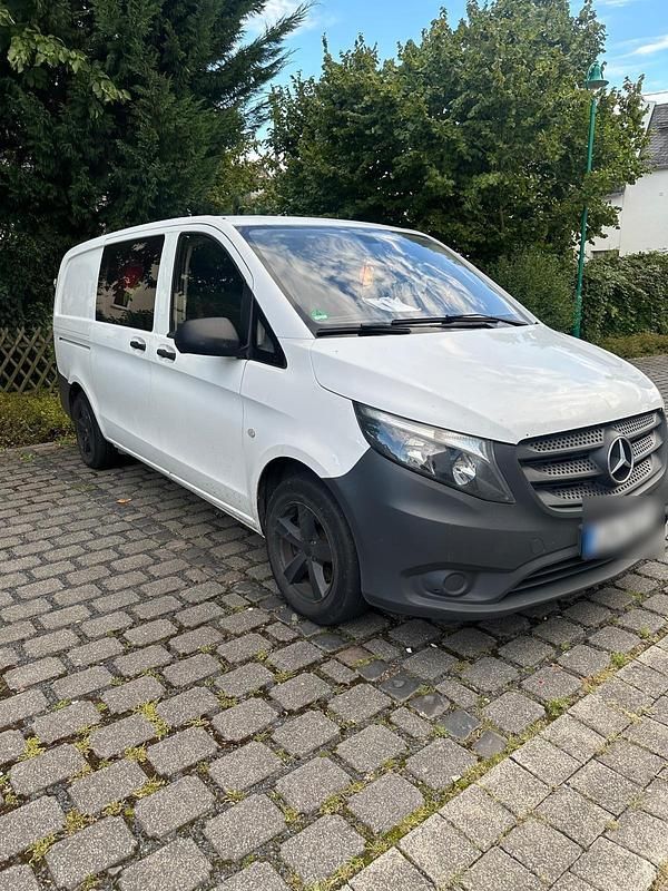Weiß Gebraucht 2016 Mercedes Vito Van / Kleinbus | 11.500 € - Bild 1/4