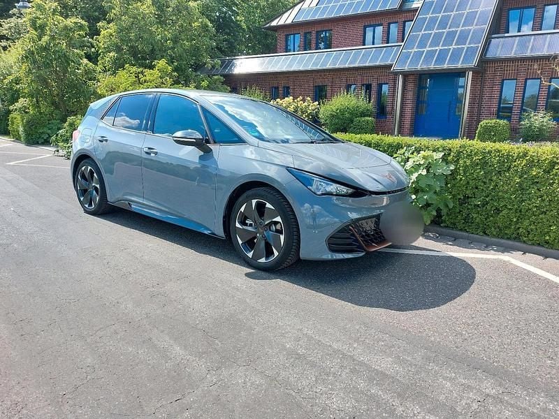 Grau Gebraucht 2023 Cupra Born Kleinwagen | 25.900 € (Superpreis) - Bild 1/4
