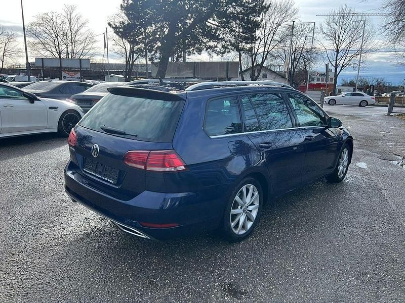 Gebraucht VW Golf VII Highline 150 PS (110 kW) 2021 Blau Kleinwagen