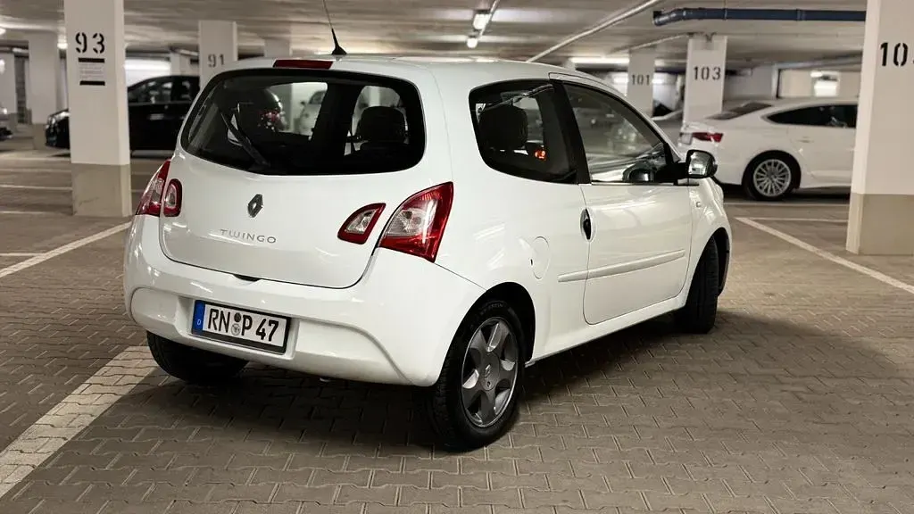 Second-hand Renault Twingo Initiale Paris 75 CP (55 kW) 2014 Alb Hatchback