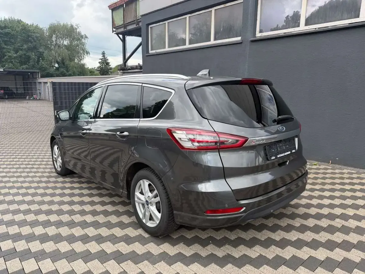 Gebraucht Ford S-MAX Titanium 150 PS (110 kW) 2021 Magnetic Van / Kleinbus