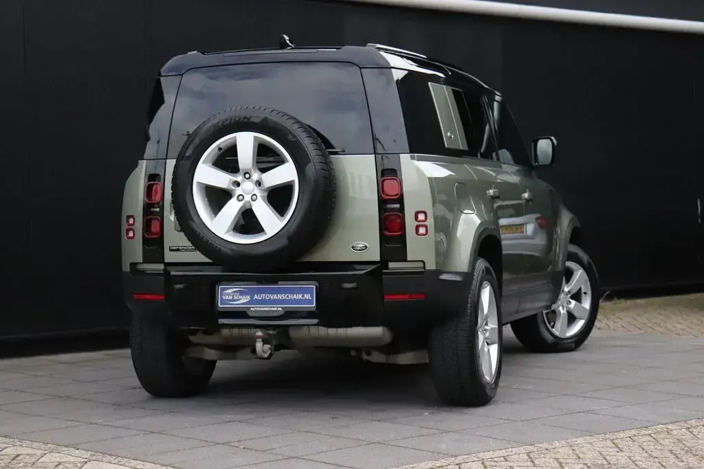 Gebraucht Land Rover Defender First Edition 252 PS (185 kW) 2021 Grün SUV