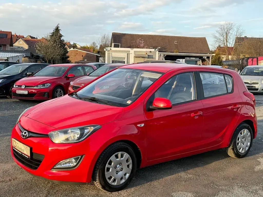 Gebraucht Hyundai i20 Edition 86 PS (63 kW) 2013 Rot Kleinwagen