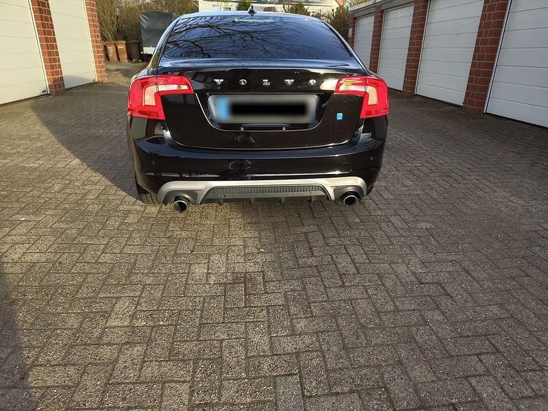 Gebraucht Volvo S60 R-Design 224 PS (164 kW) 2016 Schwarz Limousine