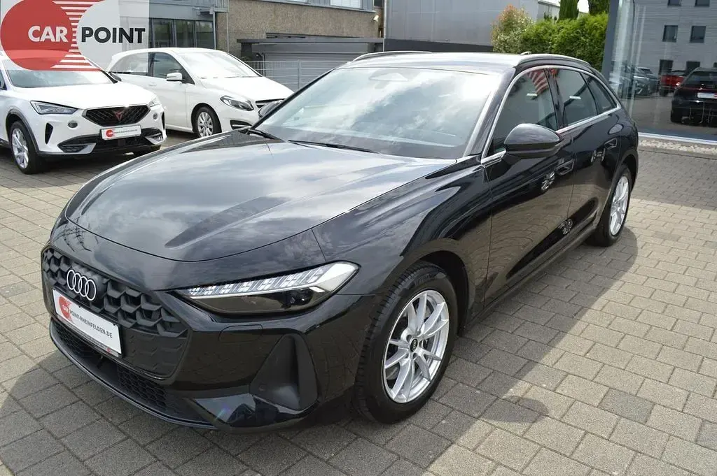 Gebraucht Audi A5 Comfort 204 PS (150 kW) 2025 Mythosschwarz metallic Kombi