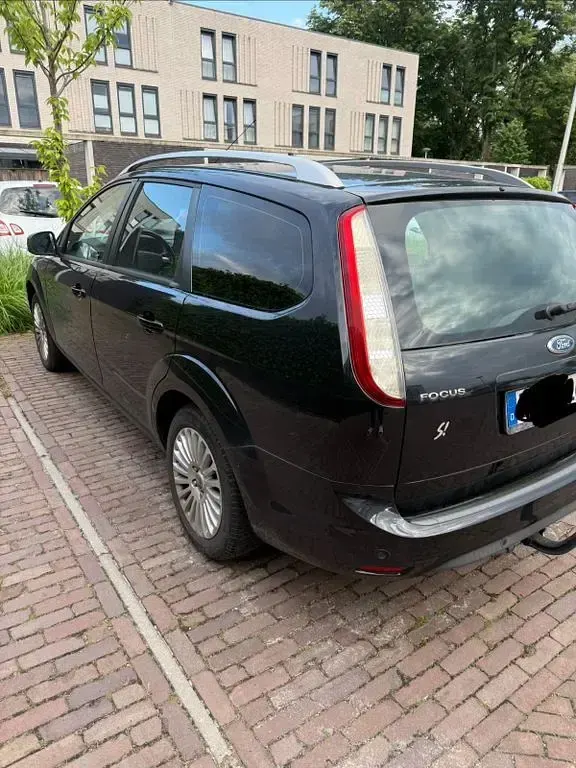 Gebraucht Ford Focus 125 PS (91 kW) 2010 Schwarz Limousine