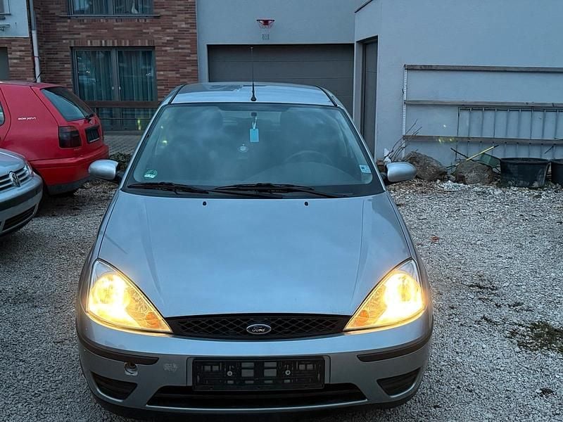 Second-hand Ford Focus 116 CP (85 kW) 2004 Argintiu Hatchback