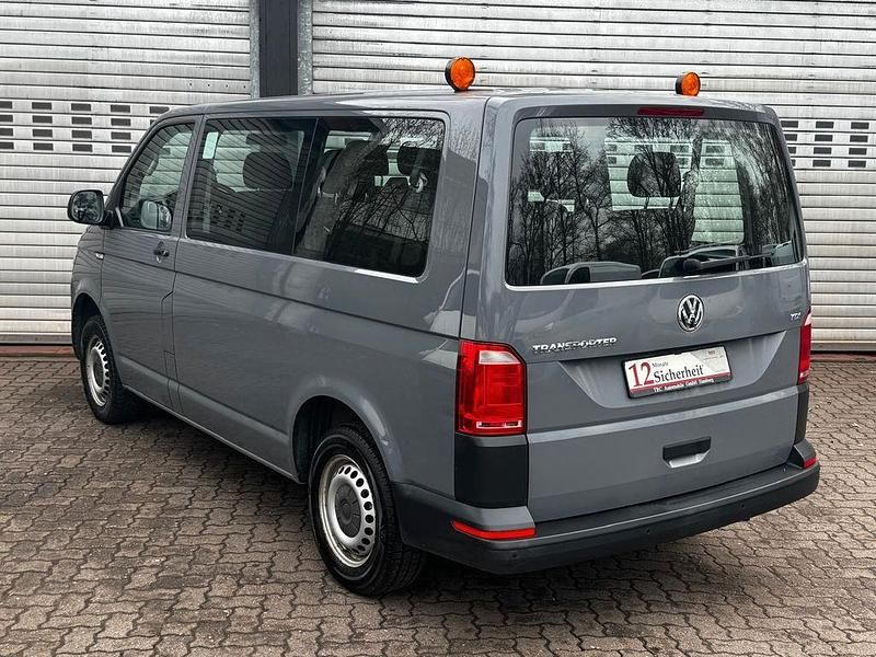 Gebraucht VW Transporter 114 PS (83 kW) 2018 Grau Van