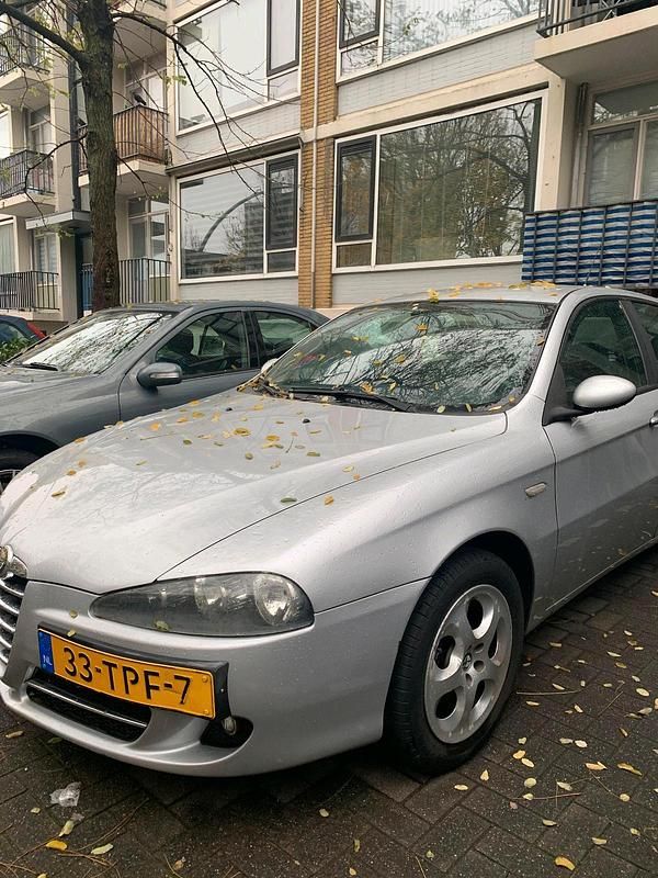 Silber Gebraucht 2006 Alfa Romeo 147 Kleinwagen | 600 € (Guter Preis) - Bild 1/4