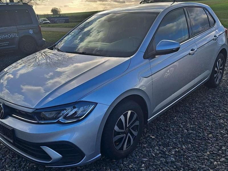Gebraucht VW Polo Active 80 PS (58 kW) 2023 Reflexsilber metallic Kleinwagen