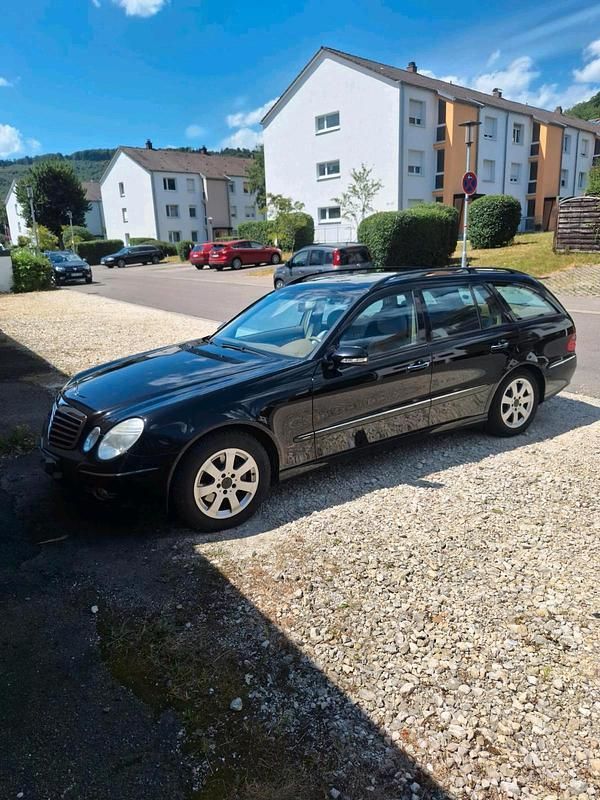 Schwarz Gebraucht 2008 Mercedes E320 Avantgarde Kombi | 5.500 € (Fairer Preis) - Bild 1/4