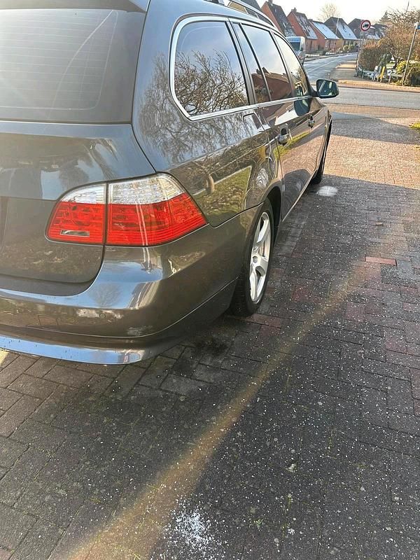 Gebraucht BMW 525 197 PS (144 kW) 2009 Grau Kombi