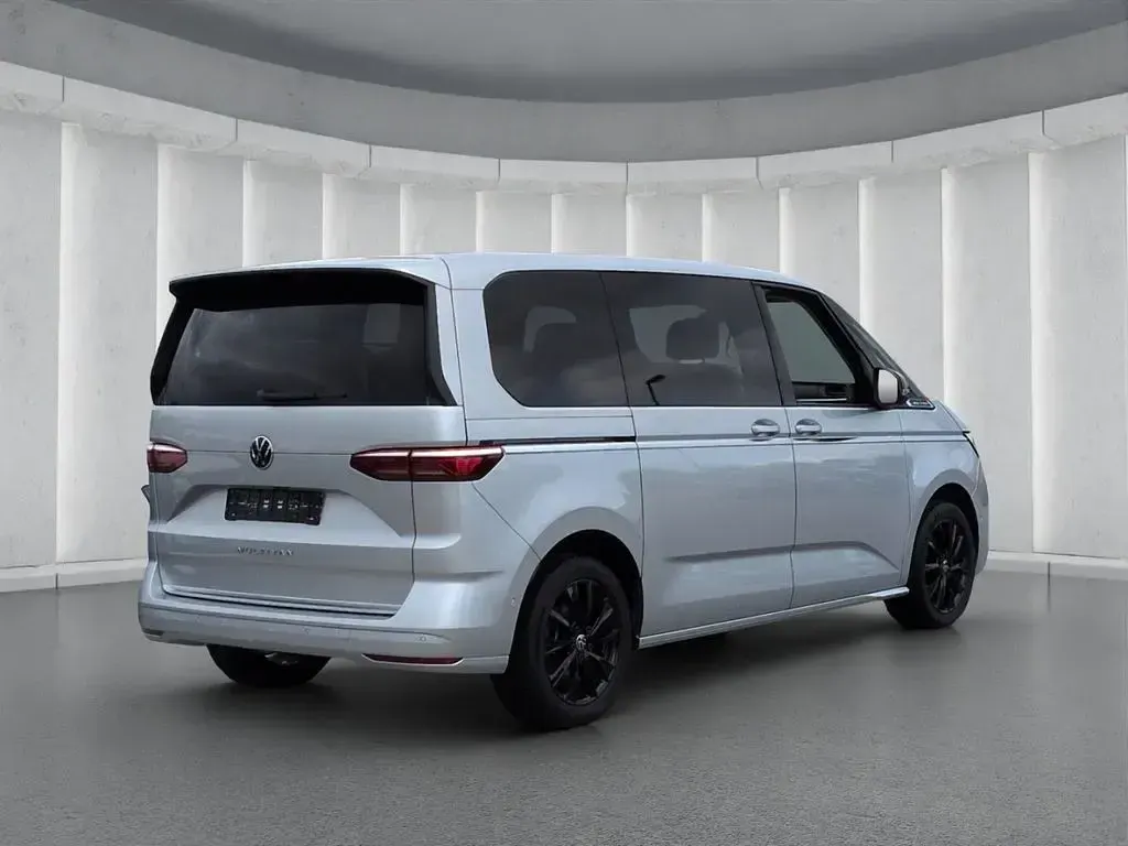 Gebraucht VW Multivan Style 150 PS (110 kW) 2024 Reflexsilber metallic Van / Kleinbus