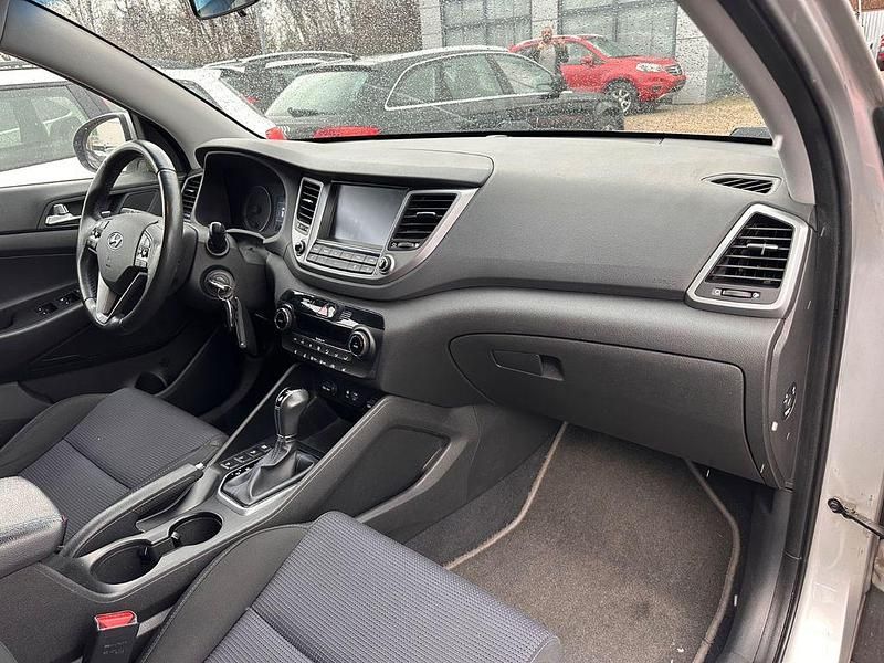Gebraucht Hyundai Tucson Trend 141 PS (103 kW) 2016 Silber SUV