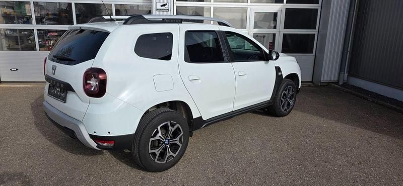 Gebraucht Dacia Duster Celebration 150 PS (110 kW) 2021 Weiß SUV