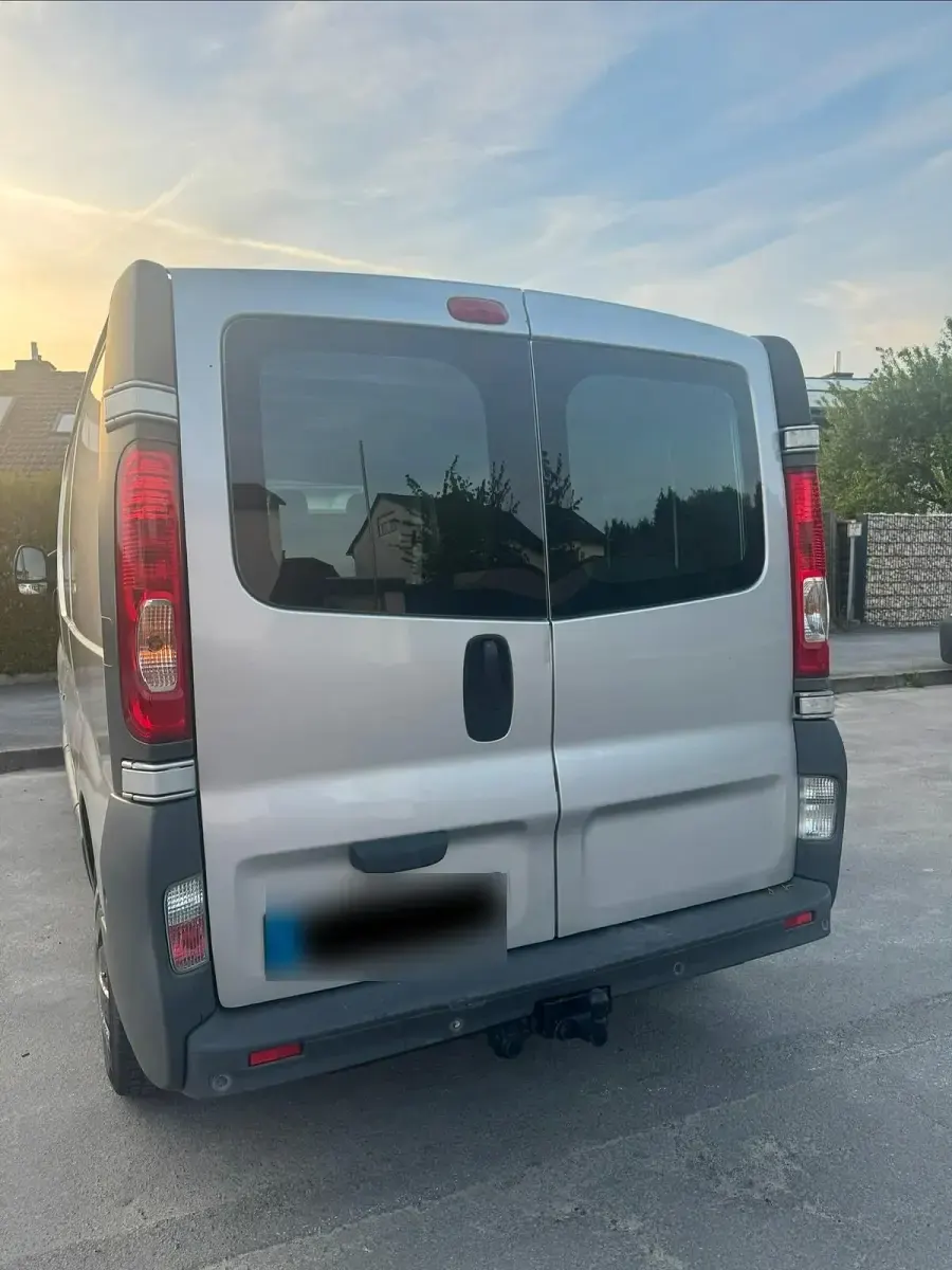 Second-hand Opel Vivaro 114 CP (83 kW) 2012 Gri Monovolum