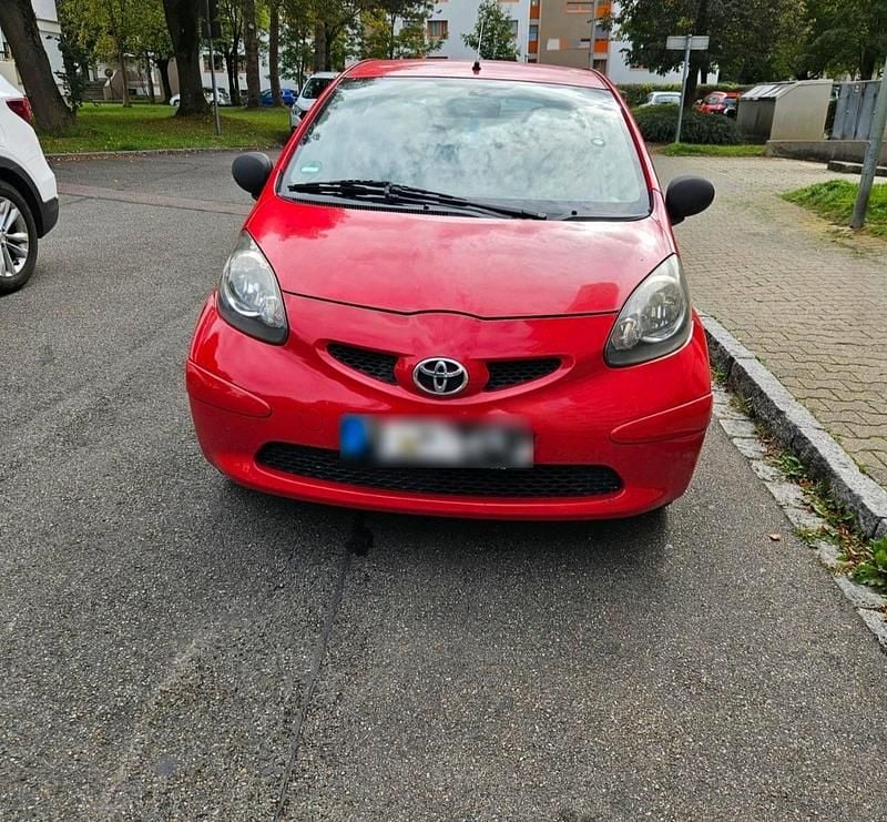 Gebraucht Toyota Aygo 68 PS (50 kW) 2008 Rot Kleinwagen