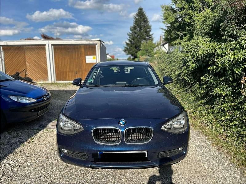 Blau Gebraucht 2012 BMW 118 Kleinwagen | 6.500 € (Guter Preis) - Bild 1/4