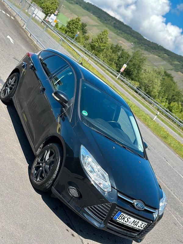 Gebraucht Ford Focus 125 PS (91 kW) 2014 Schwarz Kombi