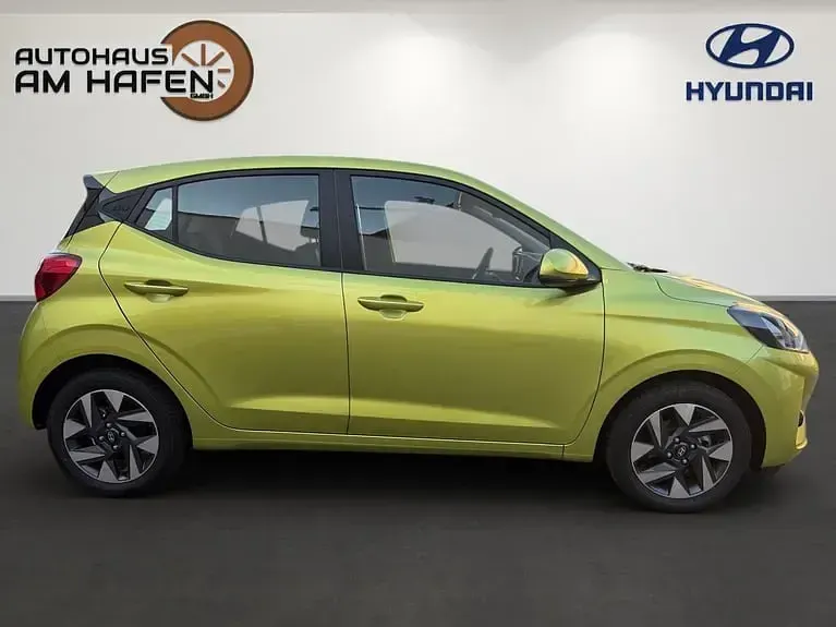 Gebraucht Hyundai i10 Trend 84 PS (61 kW) 2024 Grün Kleinwagen