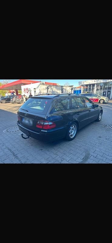 Second-hand Mercedes E220 150 CP (110 kW) 2004 Negru Break