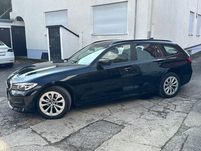 Gebraucht BMW 318 Advantage 150 PS (110 kW) 2021 Schwarz Limousine