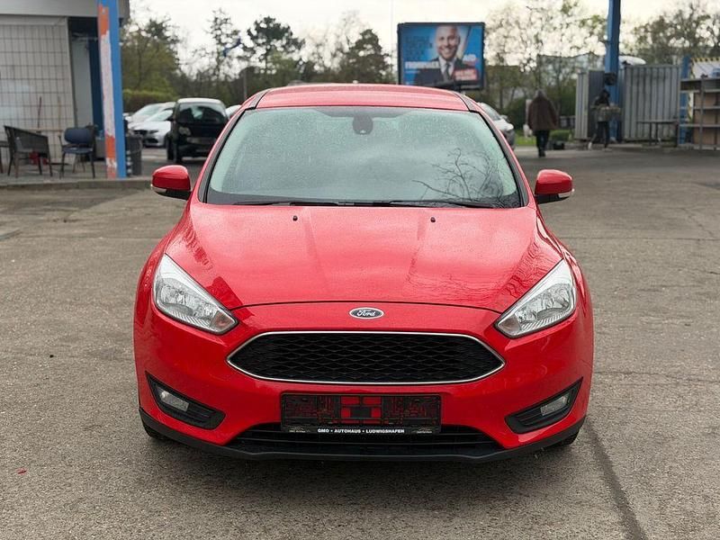 Gebraucht Ford Focus Business Edition 120 PS (88 kW) 2015 Rot Limousine