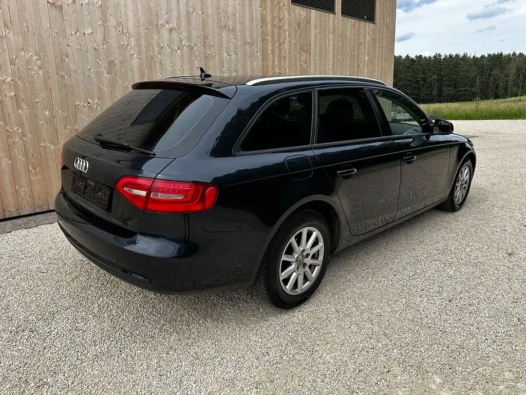 Gebraucht Audi A4 Attraction 150 PS (110 kW) 2013 Blau Kombi