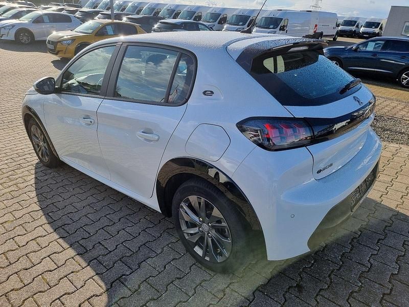 Gebraucht Peugeot e-208 Active 100 kW (136 PS) 2021 Weiß Kleinwagen