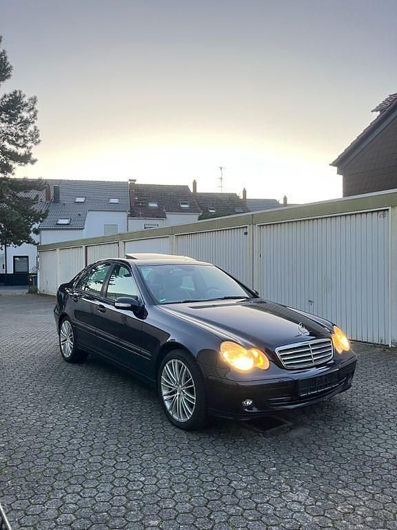 Blau Gebraucht 2007 Mercedes C220 Elegance Limousine | 6.600 € (Fairer Preis) - Bild 1/4