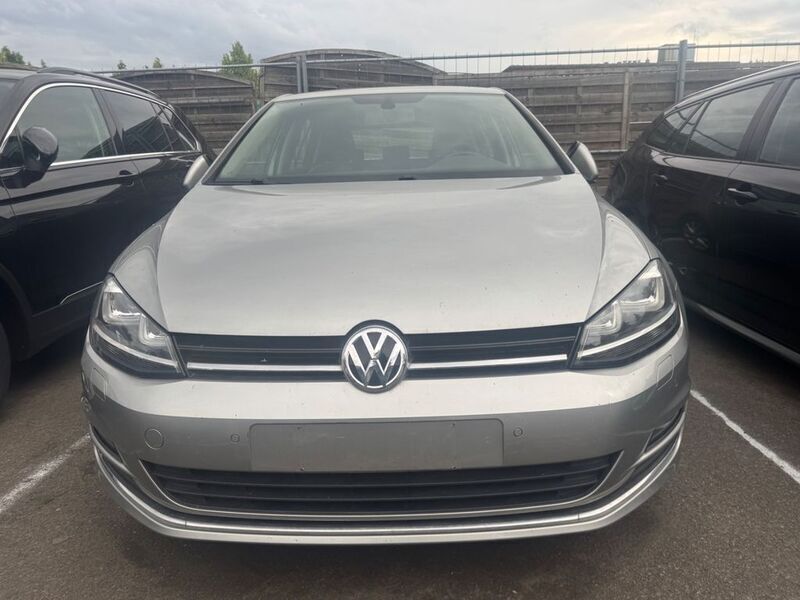 Silber Gebraucht 2015 VW Golf VII Trendline Limousine | 9.500 € (Guter Preis) - Bild 1/4