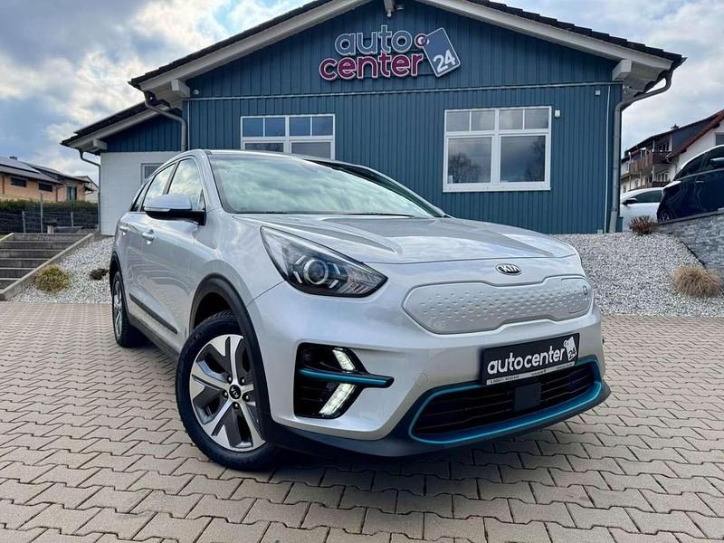 Silky silver Gebraucht 2020 Kia e-Niro SUV | 20.680 € (Guter Preis) - Bild 1/4
