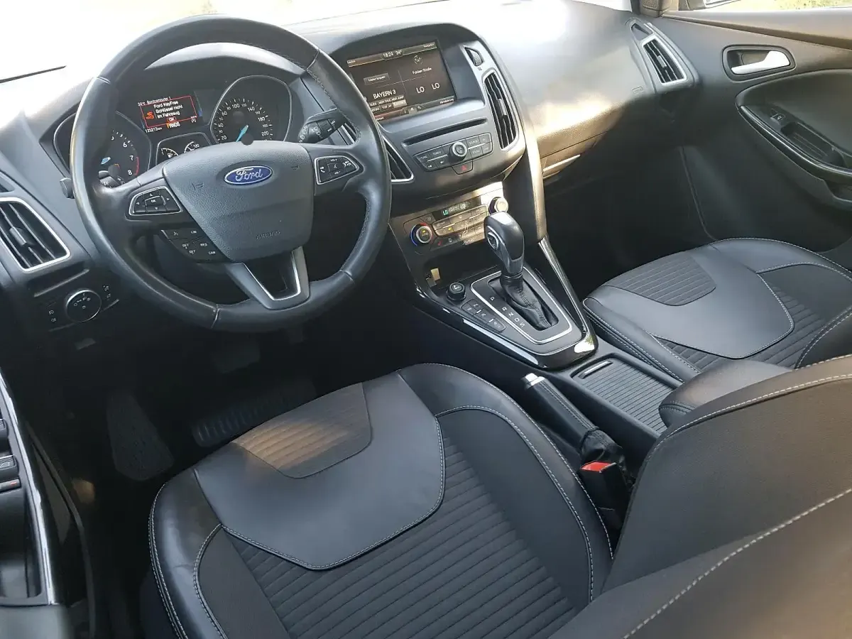 Gebraucht Ford Focus 150 PS (110 kW) 2015 Grau Kombi