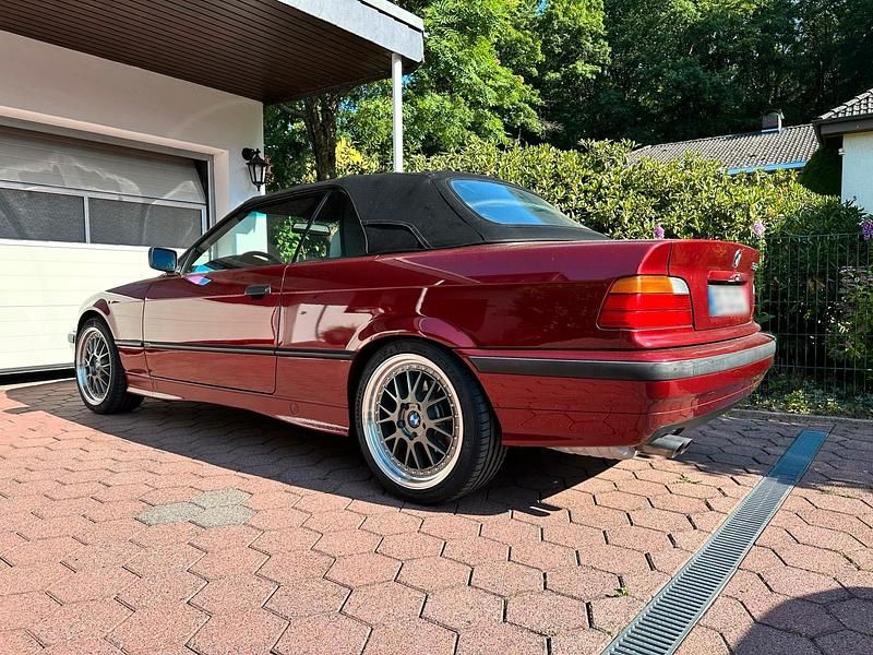 Gebraucht BMW 325 Cabriolet 190 PS (139 kW) 1993 Rot Cabrio