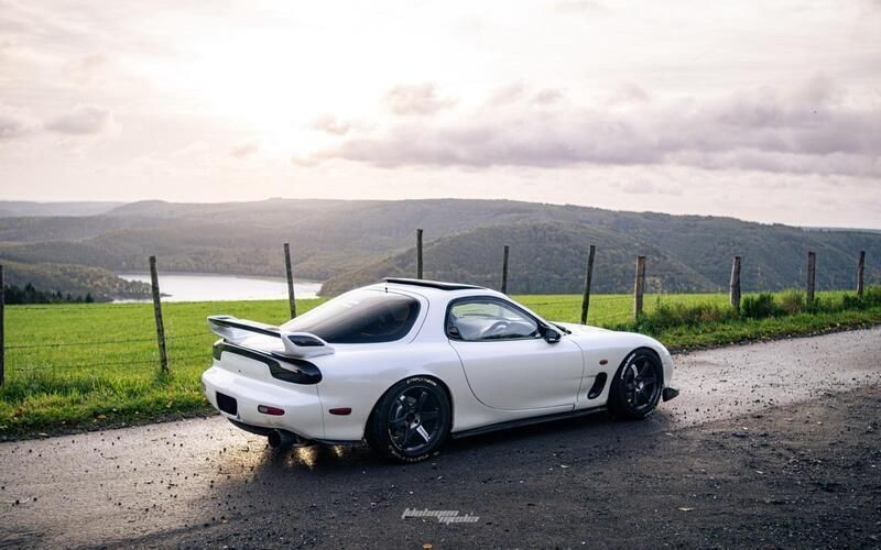 Weiß Gebraucht 1995 Mazda RX7 Kleinwagen | 37.500 € - Bild 1/4
