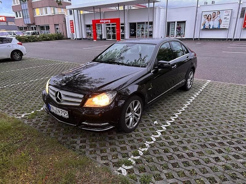 Schwarz Gebraucht 2012 Mercedes C220 Avantgarde Limousine | 10.500 € (Etwas zu teuer) - Bild 1/4