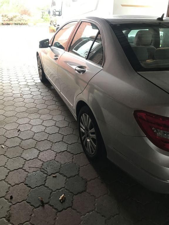 Silber Gebraucht 2013 Mercedes C200 Elegance Limousine | 13.500 € (Fairer Preis) - Bild 1/4