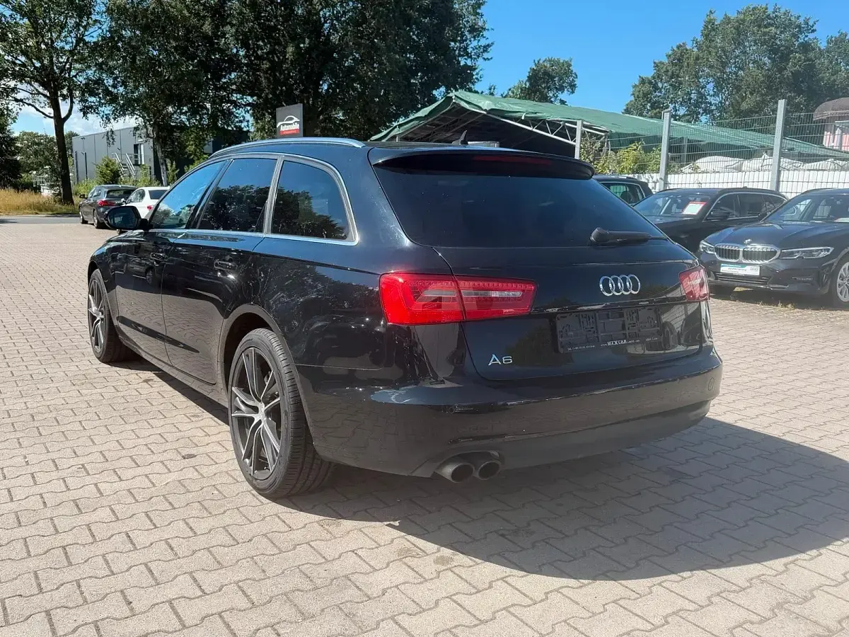 Gebraucht Audi A6 Business 177 PS (130 kW) 2012 Brillantschwarz Kombi