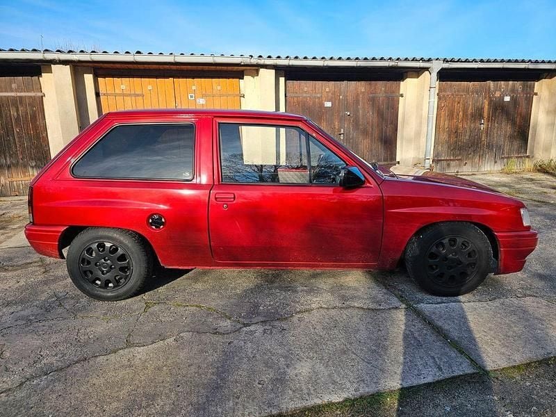 Używany Opel Corsa 60 KM (44 kW) 1992 Czerwony Hatchback