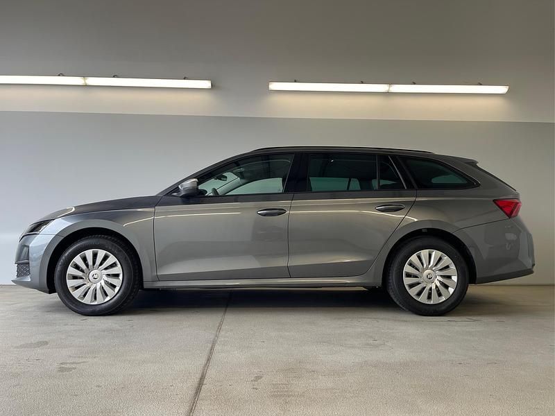 Neu Skoda Octavia Essence 150 PS (110 kW) 2025 [m3m3] stahl grau Kombi