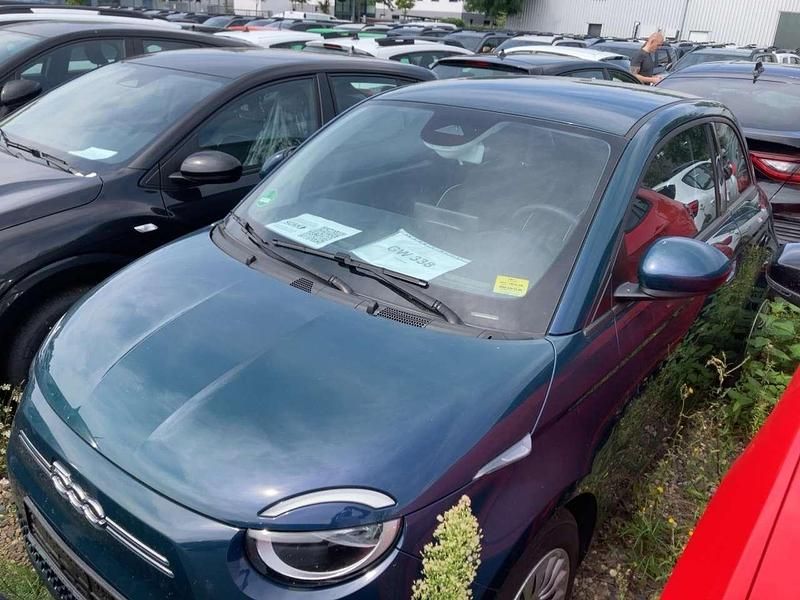 Ozean grün (5ce) Gebraucht 2023 Fiat 500e Kleinwagen | 23.990 € (Etwas zu teuer) - Bild 1/4