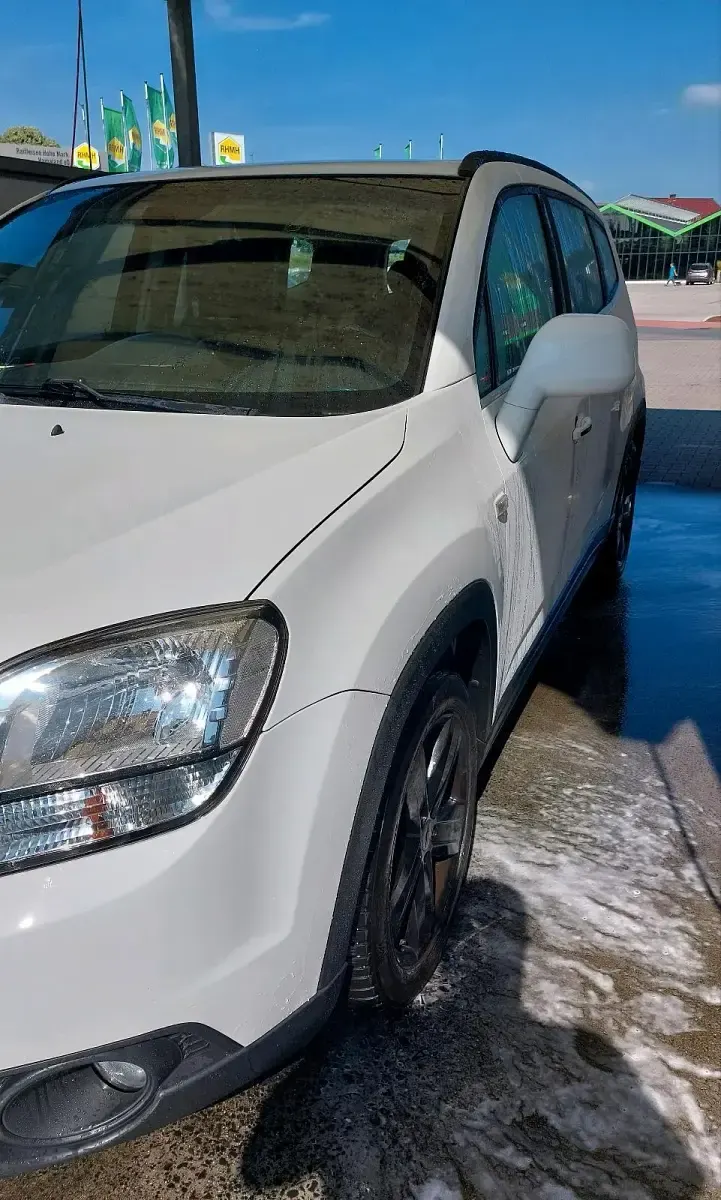 Gebraucht Chevrolet Orlando 163 PS (119 kW) 2011 Weiß Van / Kleinbus