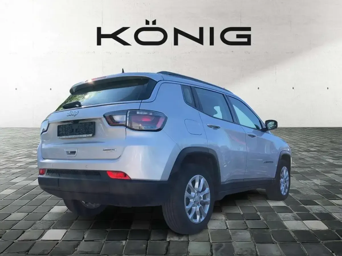 Gebraucht Jeep Compass Longitude 150 PS (110 kW) 2021 Glacier silver metallic SUV