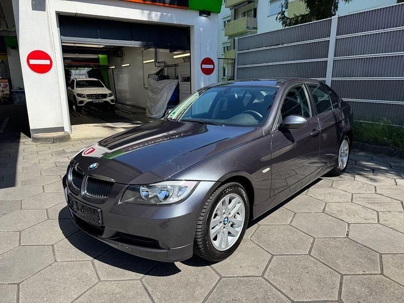 Grau Gebraucht 2006 BMW 318 Comfort Edition Limousine | 3.950 € (Fairer Preis) - Bild 1/4