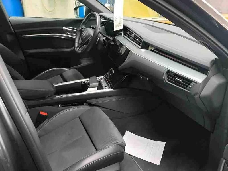 Gebraucht Audi e-tron Ambiente 369 kW (503 PS) 2022 Daytonagrau perleffekt (metallic) SUV