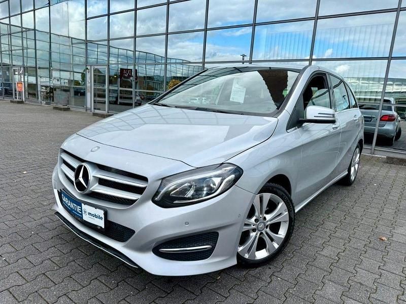 Gebraucht Mercedes B180 122 PS (89 kW) 2015 Silber Van / Kleinbus
