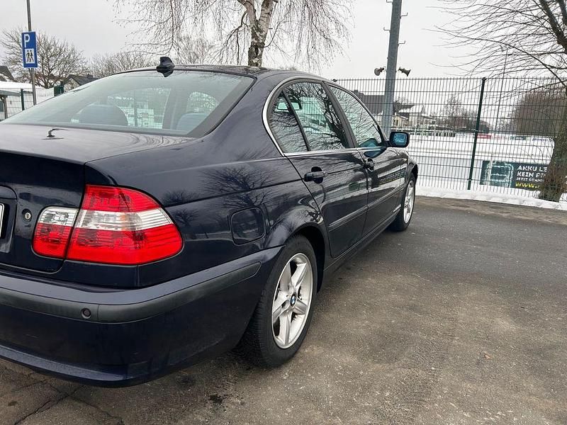 Gebraucht BMW 325 192 PS (141 kW) 2002 Blau Limousine