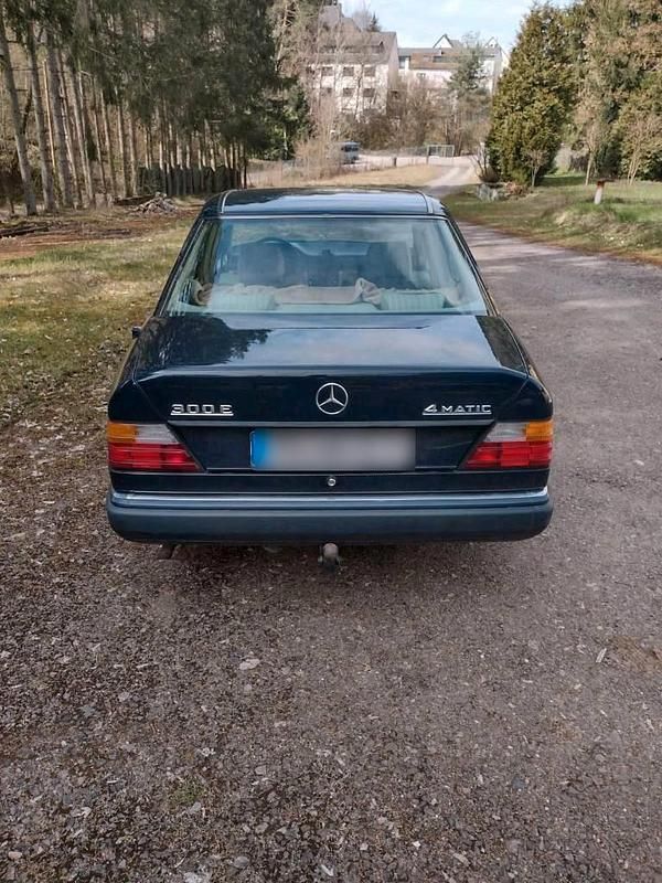 Gebraucht Mercedes E300 180 PS (132 kW) 1989 Blau Limousine