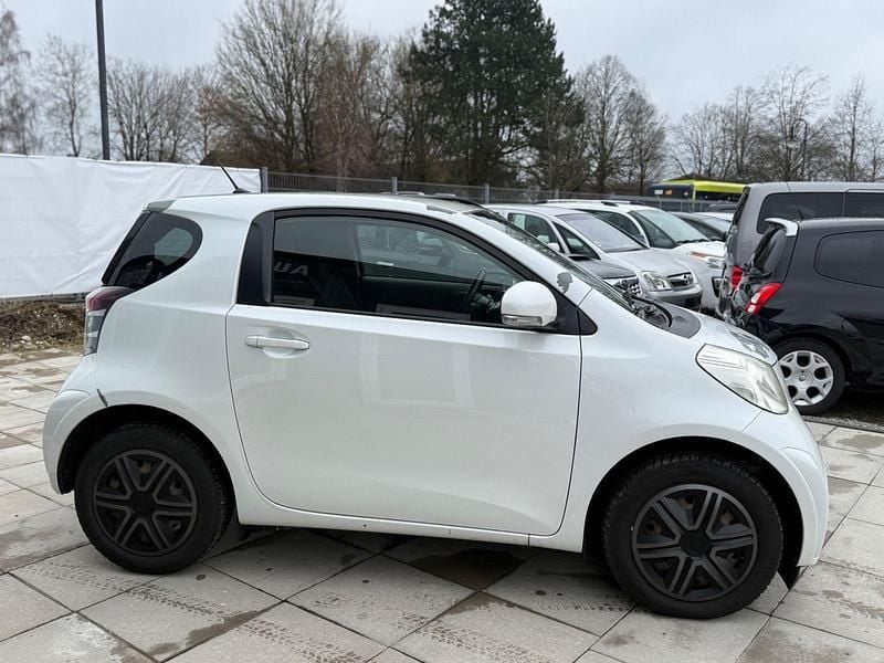 Używany Toyota iQ Basis 90 KM (66 kW) 2009 Biały Hatchback